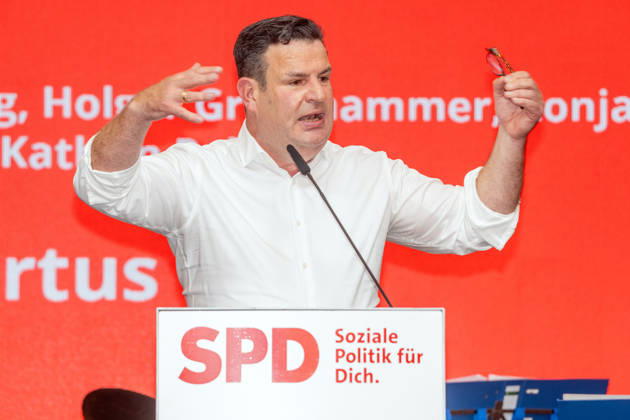 Hubertus Heil, SPD, Ex-Arbeitsminister, MdB, beim traditionellen Politischen Frühschoppen der SPD auf dem Volksfest Gillamoos, Abensberg, 07.09.2026 Deutschland, Abensberg, 7. September 2026, Hubertus Heil, SPD, Ex-Arbeitsminister, MdB, Rede beim traditionellen Politischen Frühschoppen der SPD auf dem Volksfest Gillamoos, Hofbräuzelt, Gillamoos Montag, Politik, Bayern,