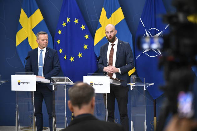 STOCKHOLM, SWEDEN 20260907 Minister of Civil Defense Carl Oskar Bohlin (M) and Mikael Frisell (right), Director General of the Civil Defense Agency, during a press conference on the SE Alert warning system STOCKHOLM, SWEDEN x12060x  Copyright: xLarsxSchröder TTx PRESSTRÄFF SE-ALERT 9G-_IIlPIRI