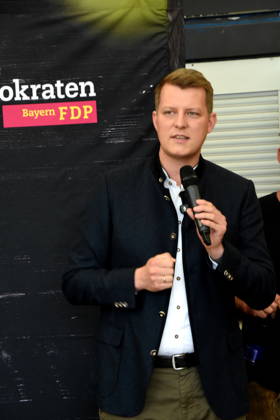 Henning Höne MDL stellvertretender FDP-Bundesvorsitzender Abensberg 07.09.2026 Politischer Fruehschopen am Gillermoosim FDP im Gillamoosicci-Zelt Foto Abendsberg