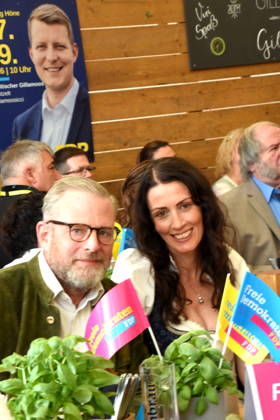 Karl Staufenberg Stv Landesvorsitzender FDP Bayern Nicole Bauer, ehemalige MdB und Bezirksvorsitzende der FDP Abensberg 07.09.2026 Politischer Fruehschopen am Gillermoosim FDP im Gillamoosicci-Zelt Foto Abendsberg