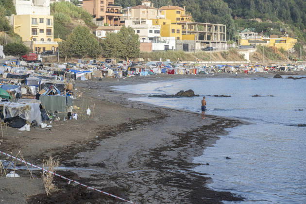 Settlements Continue on El Trampolín Beach Settlements on El Trampolín Beach, as of September 7, 2026, in Ceuta, Spain. Despite having been evicted, the encampment on El Trampolín Beach resembles a makeshift city and remains occupied by people who continue to arrive in Ceuta. SEPTEMBER 7, 2026 Ceuta, Spain Copyright: xMarcosxMorenox 7756321
