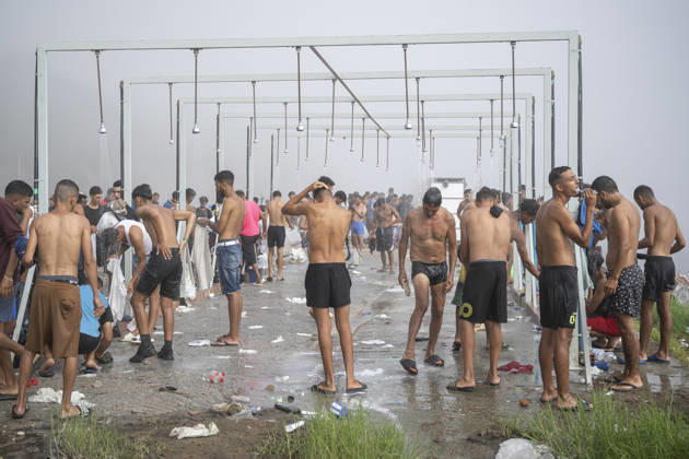 Settlements Continue on El Trampolín Beach Communal showers on El Trampolín Beach, September 7, 2026, in Ceuta, Spain. Despite having been evicted, the encampment on El Trampolín Beach resembles a makeshift city and remains occupied by people who continue to arrive in Ceuta. SEPTEMBER 7, 2026 Ceuta, Ceuta, Spain  Copyright: xMarcosxMorenox 7756377