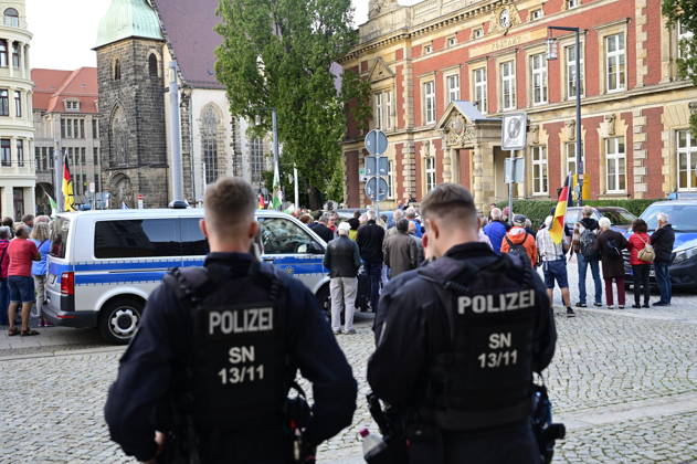 Die traditionelle Görlitzer Montagsdemonstration unter dem heutigen Motto 1000 für Görlitz Gemeinsam. Friedlich. Sichtbar. mit dem erklärten Ziel, die Marke von 1000 Teilnehmenden auf dem Postplatz zu erreichen. Hintergrund: Die wöchentlichen Montagsdemos in Görlitz laufen unter Slogans für Frieden, Freiheit und Demokratie, werden jedoch vom Verfassungsschutz als extremistisch eingestuft und beobachtet. Görlitz, 07.09.2026 Copyright: xMatthiasxWehnertx