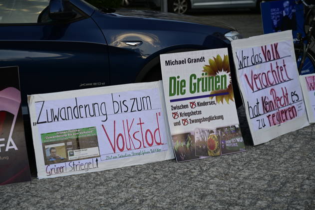 Die traditionelle Görlitzer Montagsdemonstration unter dem heutigen Motto 1000 für Görlitz Gemeinsam. Friedlich. Sichtbar. mit dem erklärten Ziel, die Marke von 1000 Teilnehmenden auf dem Postplatz zu erreichen. Hintergrund: Die wöchentlichen Montagsdemos in Görlitz laufen unter Slogans für Frieden, Freiheit und Demokratie, werden jedoch vom Verfassungsschutz als extremistisch eingestuft und beobachtet. Görlitz, 07.09.2026 Copyright: xMatthiasxWehnertx
