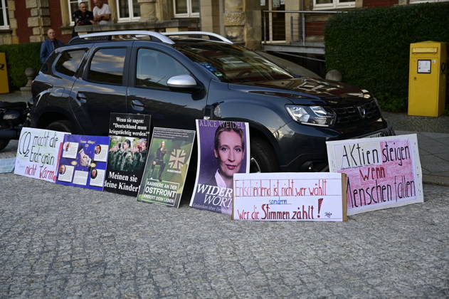 Die traditionelle Görlitzer Montagsdemonstration unter dem heutigen Motto 1000 für Görlitz Gemeinsam. Friedlich. Sichtbar. mit dem erklärten Ziel, die Marke von 1000 Teilnehmenden auf dem Postplatz zu erreichen. Hintergrund: Die wöchentlichen Montagsdemos in Görlitz laufen unter Slogans für Frieden, Freiheit und Demokratie, werden jedoch vom Verfassungsschutz als extremistisch eingestuft und beobachtet. Görlitz, 07.09.2026 Copyright: xMatthiasxWehnertx