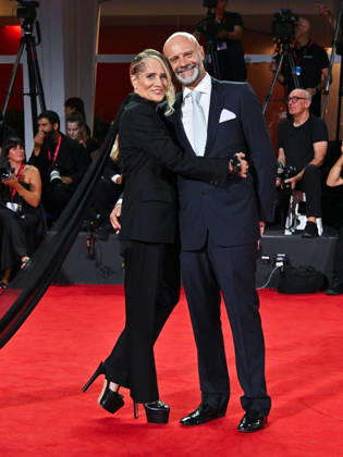 IPA88249690 - Venice, 83rd Venice International Film Festival 2026 - Night 6 - Red carpet for the film *Diva e Donna* - Pictured: Heather Parisi, her husband Umberto Maria Anzolin  Copyright: xManuelexMangiarottix xPoolxPhotoxEventsx08x IPA88249690
