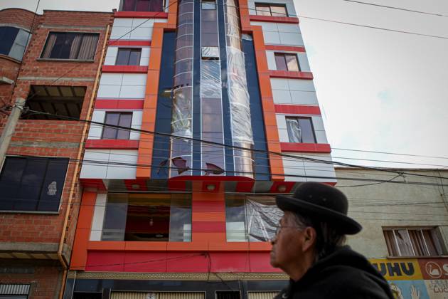 Homes Damaged After Deadly Military Base Explosions in Viacha VIACHA, BOLIVIA SEPTEMBER 7, 2026: Damage is seen to homes near the RAM-2 Bolivar? Mechanized Artillery Regiment, three days after explosions at the military installation in Viacha, near La Paz. The blast wave shattered windows and damaged walls and roofs in surrounding residential areas as rescue teams continued searching the site for missing people. Vincha Bolivia Copyright: x xAbadxMirandax xJNAxPressx
