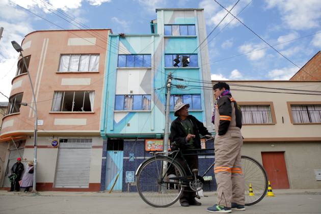 Homes Damaged After Deadly Military Base Explosions in Viacha VIACHA, BOLIVIA SEPTEMBER 7, 2026: Damage is seen to homes near the RAM-2 Bolivar? Mechanized Artillery Regiment, three days after explosions at the military installation in Viacha, near La Paz. The blast wave shattered windows and damaged walls and roofs in surrounding residential areas as rescue teams continued searching the site for missing people. Vincha Bolivia Copyright: x xAbadxMirandax xJNAxPressx
