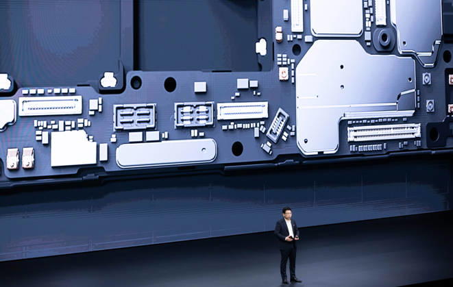 GUANGZHOU, CHINA - SEPTEMBER 07: Huawei unveils the Mate XT 2 Ultimate Design tri-fold smartphone featuring the Kirin 9050 Pro chip on September 7, 2026 in Guangzhou, Guangdong Province of China.  Copyright: xVCGx 111664711346