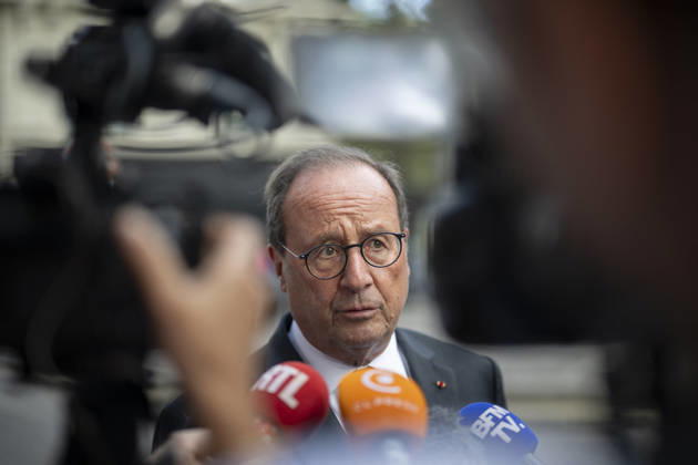 Francois Hollande Book Signing - Paris Former French President Francois Hollande during a book signing for his new book « Unir » in Paris on September 7, 2026. Photo by Eliot Blondet ABACAPRESS.COM Paris France France  Copyright: xBlondetxEliot ABACAx