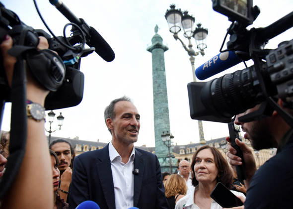 Politicians Join Feminist Coalition Press Briefing For Loi Integrale Against Sexual Violence - Paris Raphael Glucksmann during the rally against sexual violence for a comprehensive law Loi Integrale in front of the Ministry of Justice at Place Vendome in Paris, France on September 7, 2026. Photo by Alain Apaydin ABACAPRESS.COM Paris France  Copyright: xApaydinxAlain ABACAx