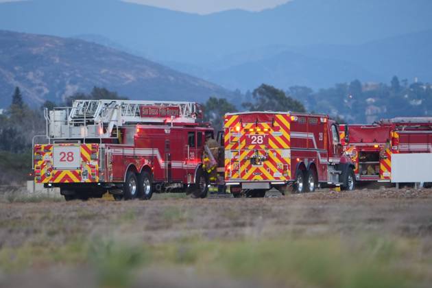 September 7, 2026, San Diego, California, United States: Firefighters from San Diego Fire-Rescue respond to the scene after the plane crashes at the runway..A small plane crashes and catches fire on the runway at Montgomery-Gibbs Executive Airport in Kearny Mesa of San Diego. Two people are killed in the crash, which is reported at about 5:20 p.m., according to San Diego police and fire-rescue officials. The Federal Aviation Administration temporarily close the airport as crews work at the scene and investigators begin determining the cause of the crash. San Diego United States - ZUMAs197 20260907_aaa_s197_583 Copyright: xWaixLeexMichaelxHox