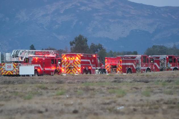 September 7, 2026, San Diego, California, United States: Firefighters from San Diego Fire-Rescue respond to the scene after the plane crashes at the runway..A small plane crashes and catches fire on the runway at Montgomery-Gibbs Executive Airport in Kearny Mesa of San Diego. Two people are killed in the crash, which is reported at about 5:20 p.m., according to San Diego police and fire-rescue officials. The Federal Aviation Administration temporarily close the airport as crews work at the scene and investigators begin determining the cause of the crash. San Diego United States - ZUMAs197 20260907_aaa_s197_595 Copyright: xWaixLeexMichaelxHox