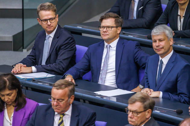 Bundestag Dr. Carsten Linnemann Bundesminister für Gesundheit, Carsten Schneider (SPD), Minister fuer Umwelt, Klimaschutz, Naturschutz und nukleare Sicherheit und Steffen Bilger Bundesminister für Verkehr, im Deutschen Bundestag am 08.09.26 in Berlin. Berlin Berlin Deutschland Bundestag
