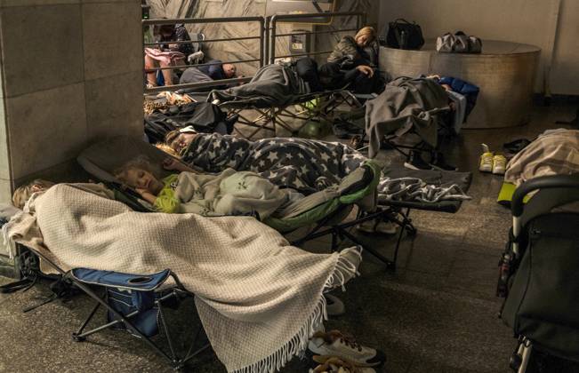 September 8, 2026, Kviv, Ukraine: Ukrainians shelter during a massive missile attack in Kyiv, Ukraine on the morning of September 8, 2026. This follows the visit of a U.S. convoy to Moscow and Ukraine in an attempt to initiate peace talks.  - ZUMAj167 20260908_new_j167_002 Copyright: xSvetxJacquelinex