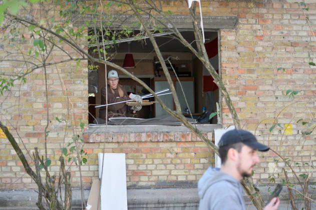 A woman removes the rubble in an apartment as seen through a window shattered by a Russian attack in the Solomianskyi district, Kyiv, Ukraine, September 8, 2026. On Tuesday night, September 8, Russian forces launched another massive strike on the Ukrainian capital with ballistic and cruise missiles, as well as jet UAVs. The attack caused significant damage to civilian infrastructure, residential areas, and business facilities. Three people were killed, and 19 were injured. (Photo by Oleksandr Klymenko Ukrinform) Destruction and fires reported across Kyiv districts after Russian attack Copyright: xOleksandrxKlymenkox