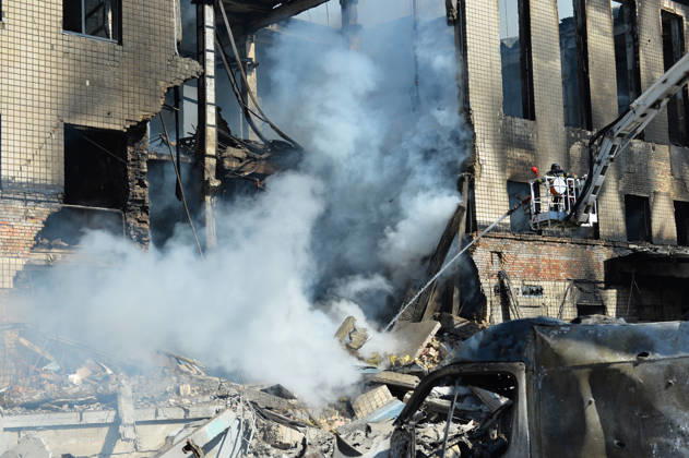 State Emergency Service workers use an aerial work platform to extinguish a fire in the Solomianskyi district following a Russian attack, Kyiv, Ukraine, September 8, 2026. On Tuesday night, September 8, Russian forces launched another massive strike on the Ukrainian capital with ballistic and cruise missiles, as well as jet UAVs. The attack caused significant damage to civilian infrastructure, residential areas, and business facilities. Three people were killed, and 19 were injured. (Photo by Oleksandr Klymenko Ukrinform) Destruction and fires reported across Kyiv districts after Russian attack Copyright: xOleksandrxKlymenkox