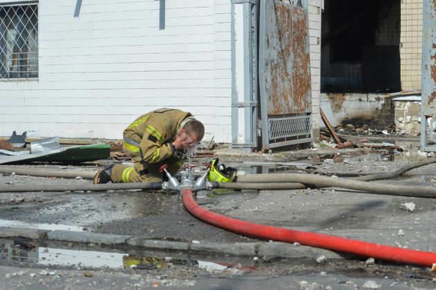 Destruction and fires reported across Kyiv districts after Russian attack A State Emergency Service rescuer washes his face with water from a fire hose during a response effort to a Russian attack in the Solomianskyi district, Kyiv, Ukraine, September 8, 2026. On Tuesday night, September 8, Russian forces launched another massive strike on the Ukrainian capital with ballistic and cruise missiles, as well as jet UAVs. The attack caused significant damage to civilian infrastructure, residential areas, and business facilities. Three people were killed, and 19 were injured., Credit:Oleksandr Klymenko Ukrinform Avalon Ukraine, Kyiv Copyright: xOleksandrxKlymenkox xUkrinformx xAvalonx 1132535610