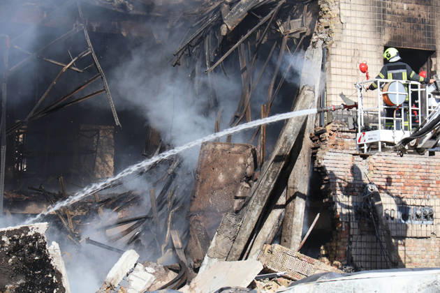 State Emergency Service workers use an aerial work platform to extinguish a fire in the Solomianskyi district following a Russian attack, Kyiv, Ukraine, September 8, 2026. On Tuesday night, September 8, Russian forces launched another massive strike on the Ukrainian capital with ballistic and cruise missiles, as well as jet UAVs. The attack caused significant damage to civilian infrastructure, residential areas, and business facilities. Three people were killed, and 19 were injured. (Photo by Pavlo Bahmut Ukrinform) Destruction and fires reported across Kyiv districts after Russian attack Copyright: xPavloxBahmutx