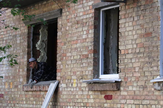 A man looks out of a window shattered by a Russian attack in the Solomianskyi district, Kyiv, Ukraine, September 8, 2026. On Tuesday night, September 8, Russian forces launched another massive strike on the Ukrainian capital with ballistic and cruise missiles, as well as jet UAVs. The attack caused significant damage to civilian infrastructure, residential areas, and business facilities. Three people were killed, and 19 were injured. (Photo by Pavlo Bahmut Ukrinform) Destruction and fires reported across Kyiv districts after Russian attack Copyright: xPavloxBahmutx