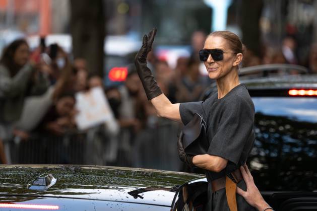 CELINE DION IN PARIS PHOTOPQR OUEST FRANCE Stéphane Geufroi Paris, September 8, 2026 Céline Dion leaves the Royal Monceau in the late afternoon. As usual, she took a few minutes to greet her fans. Paris, September 8, 2026 – Céline Dion leaves the Royal Monceau in the late afternoon. As usual, she took a few minutes to greet her admirers. Paris, France  Copyright: xPHOTOPQR OUESTxFRANCE MAXPPPxStéphanexGeufroix 20260908OFR8239 20260908OFR8239