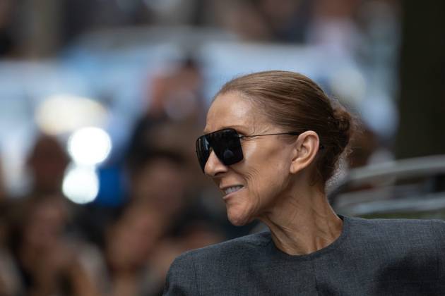 CELINE DION IN PARIS PHOTOPQR OUEST FRANCE Stéphane Geufroi Paris, September 8, 2026 Céline Dion leaves the Royal Monceau in the late afternoon. As usual, she took a few minutes to greet her fans. Paris, September 8, 2026 – Céline Dion leaves the Royal Monceau in the late afternoon. As usual, she took a few minutes to greet her admirers in Paris, France  Copyright: xPHOTOPQR OUESTxFRANCE MAXPPPxStéphanexGeufroix 20260908OFR8276 20260908OFR8276