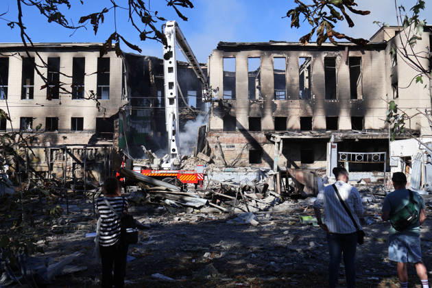 Destruction and fires reported across Kyiv districts after Russian attack State Emergency Service workers use an aerial work platform to extinguish a fire in the Solomianskyi district following a Russian attack, Kyiv, Ukraine, September 8, 2026. On Tuesday night, September 8, Russian forces launched another massive strike on the Ukrainian capital with ballistic and cruise missiles, as well as jet UAVs. The attack caused significant damage to civilian infrastructure, residential areas, and business facilities. Three people were killed, and 19 were injured., Credit:Pavlo Bahmut Ukrinform Avalon Ukraine, Kyiv Copyright: xPavloxBahmutx xUkrinformx xAvalonx 1132550703