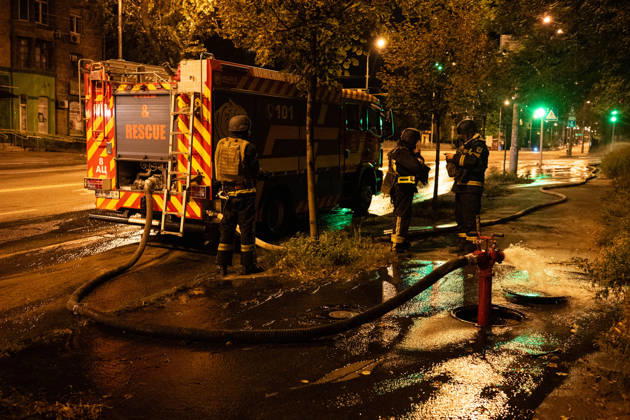 Destruction and fires reported across Kyiv districts after Russian attack State Emergency Service rescue workers stand by a fire engine as they draw water from a hydrant during a response effort to a Russian attack in Kyiv, Ukraine, on September 8, 2026. On Tuesday night, September 8, Russian forces launched a strike on the Ukrainian capital with ballistic and cruise missiles, as well as jet UAVs. The attack caused damage to civilian infrastructure, residential areas, and business facilities. Three people were killed, and 19 were injured. Kyiv Ukraine  Copyright: xDanyloxAntoniukx originalFilename: ukrinform-destruct260908_npI1g.jpg