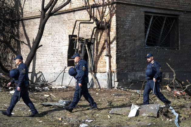 Destruction and fires reported across Kyiv districts after Russian attack Three law enforcement officers walk through a debris-strewn area in the Solomianskyi district of Kyiv, Ukraine, on September 8, 2026, where civilian infrastructure was damaged by a Russian attack. On the night of September 8, Russian forces launched a strike on the Ukrainian capital using ballistic and cruise missiles and jet UAVs. The attack caused damage to civilian infrastructure, residential areas, and business facilities, killing three people and injuring 19. Kyiv Ukraine  Copyright: xDanyloxAntoniukx originalFilename: ukrinform-destruct260908_npOGy.jpg
