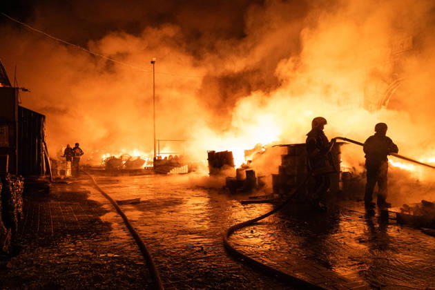Destruction and fires reported across Kyiv districts after Russian attack State Emergency Service rescue workers extinguish a fire at a warehouse in the Holosiivskyi district of Kyiv, Ukraine, on September 8, 2026. On Tuesday night, September 8, Russian forces launched a strike on the Ukrainian capital with ballistic and cruise missiles, as well as jet UAVs. The attack caused damage to civilian infrastructure, residential areas, and business facilities. Three people were killed, and 19 were injured. Kyiv Ukraine  Copyright: xDanyloxAntoniukx originalFilename: ukrinform-destruct260908_np057.jpg