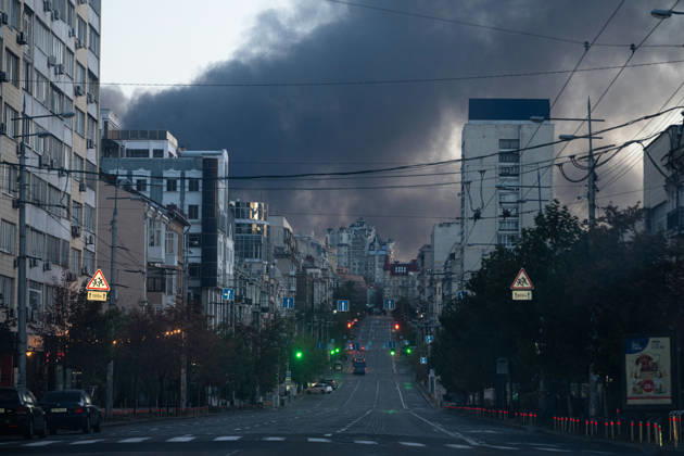 Destruction and fires reported across Kyiv districts after Russian attack Smoke from a Russian attack rises over the city as seen from Velyka Vasylkivska Street in Kyiv, Ukraine, on September 8, 2026. On Tuesday night, September 8, Russian forces launched a strike on the Ukrainian capital with ballistic and cruise missiles, as well as jet UAVs. The attack caused damage to civilian infrastructure, residential areas, and business facilities. Three people were killed, and 19 were injured. Kyiv Ukraine  Copyright: xDanyloxAntoniukx originalFilename: ukrinform-destruct260908_np7QR.jpg