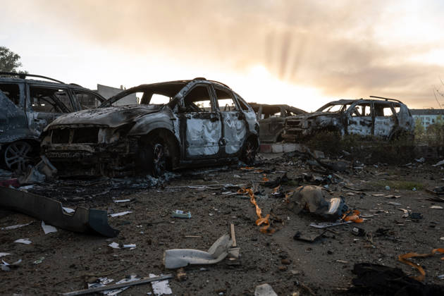 Destruction and fires reported across Kyiv districts after Russian attack Cars that caught fire as a result of a Russian attack are in a parking lot in the Podilskyi district, Kyiv, Ukraine, on September 8, 2026. On Tuesday night, September 8, Russian forces launched a strike on the Ukrainian capital with ballistic and cruise missiles, as well as jet UAVs. The attack caused damage to civilian infrastructure, residential areas, and business facilities. Three people were killed, and 19 were injured. Kyiv Ukraine Copyright: xDanyloxAntoniukx originalFilename: ukrinform-destruct260908_npbuS.jpg