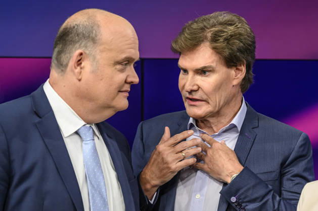 v.l. Robin Alexander (Journalist und Podcaster) im gespraech mit Carsten Maschmeyer (Unternehmer), GER, Berlin, Studio, zu Gast bei – Maischberger, politische Talkshow, TV, Format, mit Moderatorin – Sandra Maischberger, Das Erste, aus Adlershof – Am Studio 20, 08.09.2026, Copyright: HMBxMedia UwexKoch