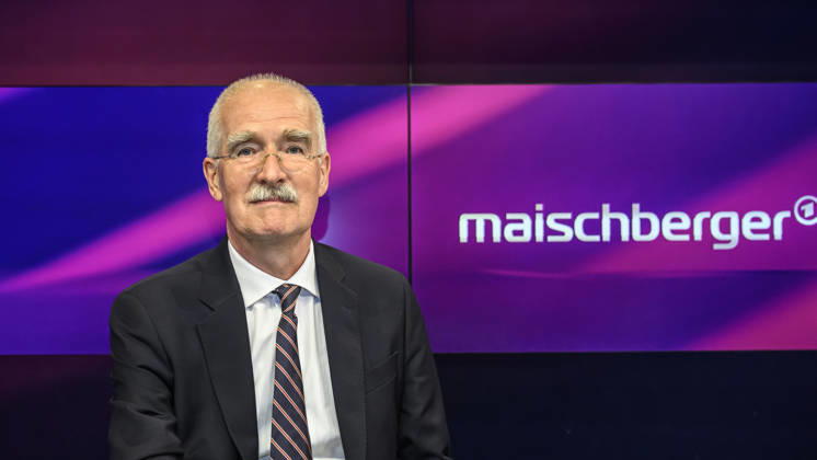 v.l. Sergej Lochthofen (Journalist), GER, Berlin, Studio, zu Gast bei Maischberger, politische Talkshow, TV, Format, mit Moderatorin Sandra Maischberger, Das Erste, aus Adlershof Am Studio 20, 08.09.2026, Copyright: HMBxMedia UwexKoch