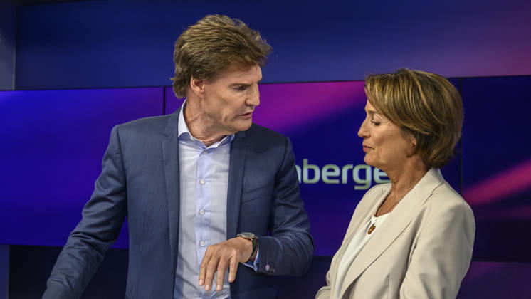 v.l. Carsten Maschmeyer (Unternehmer) mit Sandra Maischberger, GER, Berlin, Studio, zu Gast bei Maischberger, politische Talkshow, TV, Format, mit Moderatorin Sandra Maischberger, Das Erste, aus Adlershof Am Studio 20, 08.09.2026, Copyright: HMBxMedia UwexKoch