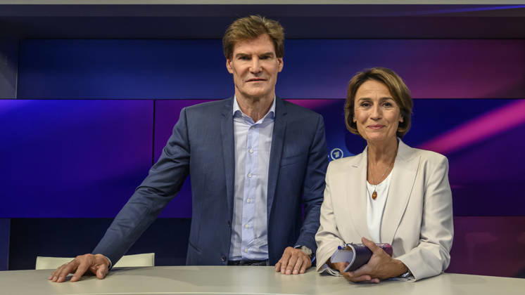 v.l. Carsten Maschmeyer (Unternehmer) mit Sandra Maischberger, GER, Berlin, Studio, zu Gast bei Maischberger, politische Talkshow, TV, Format, mit Moderatorin Sandra Maischberger, Das Erste, aus Adlershof Am Studio 20, 08.09.2026, Copyright: HMBxMedia UwexKoch