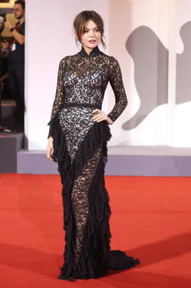 Emily Alyn Lind bei der Premiere des Kinofilms Company auf der Biennale di Venezia 2023 83. Internationale Filmfestspiele von Venedig im Palazzo del Cinema. Venedig, 08.09.2026