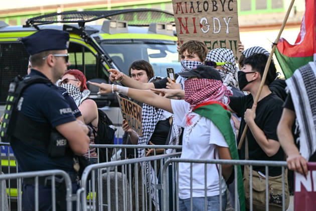 Anti-Israel Rally Outside Opening Day Of MSPO 2026 Defense Salon In Kielce KIELCE, POLAND - SEPTEMBER 8: Anti-Israel activists wearing traditional keffiyehs gesture and point toward departing international military delegates and exhibition guests behind a line of Polish police officers guarding the metal barricades during a protest organized by the Expos Without Criminals coalition outside the Targi Kielce exhibition center gates to demand the exclusion of Israeli weapons companies on the opening day of the 34th International Defence Industry Exhibition (MSPO) on September 8, 2026. Kielce Poland  Copyright: xArturxWidakx originalFilename: widak-antiisra260908_np6me.jpg