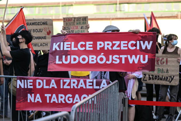 Anti-Israel Rally Outside Opening Day Of MSPO 2026 Defense Salon In Kielce KIELCE, POLAND - SEPTEMBER 8: Anti-Israel protesters hold large banners reading Kielce Against Genocide and No for Israel at the trade fair during a demonstration organized by the Expos Without Criminals ( Targi Bez Zbrodniarzy ) coalition outside the Targi Kielce exhibition center gates to demand the exclusion of Israeli weapons companies on the opening day of the 34th International Defence Industry Exhibition (MSPO) on September 8, 2026. Kielce Poland  Copyright: xArturxWidakx originalFilename: widak-antiisra260908_npRFg.jpg