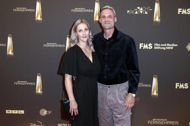 Jonas König mit Begleitung bei der Verleihung des Deutschen Fernsehpreises 2026 - Die Nacht der Kreativen in der Flora. Köln, 08.09.2026