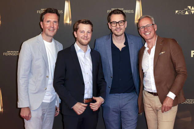 Jan Peter Lacher, Arne Neumann, Florian Kumb und Gast bei der Verleihung des Deutschen Fernsehpreises 2026 - Die Nacht der Kreativen in der Flora. Köln, 08.09.2026