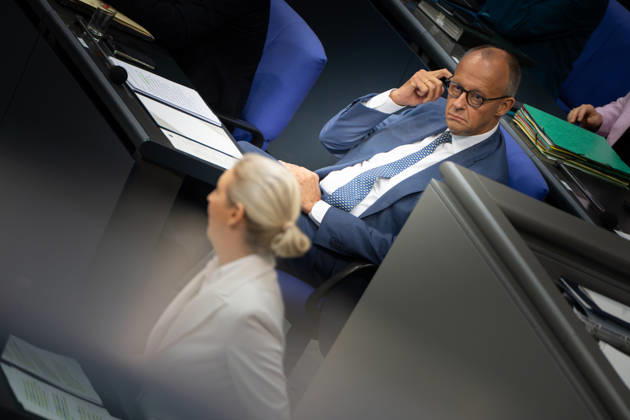 Alice Weidel, AfD, spricht vor dem Deutschen Bundestag zur Haushaltsdebatte, im Hintergrund Bundeskanzler Friedrich Merz;Haushaltsdebatte im Deutschen Bundestag, Berlin Berlin Deutschland Bundestag