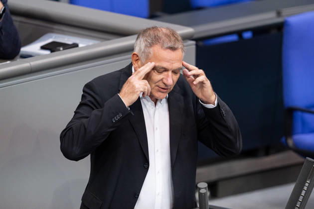 09.09.2026, GER, Berlin, 92. Sitzung des Deutschen Bundestages im Plenarsaal des Reichstagsgebäudes. Jan van Aken Die Linke, steht am Rednerpult und spricht, Gestik, Mimik, Emotionen Copyright: xnordphotoxGmbHx xChristianxSchulzex