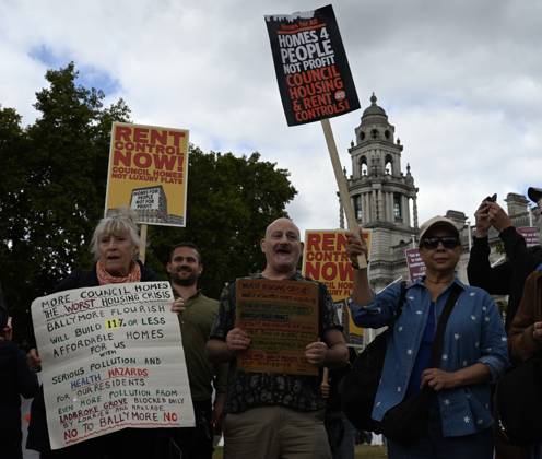 Protesters demonstrate against high rents in London LONDON, UNITED KINGDOM - SEPTEMBER 9: Members of the London Renters Union and housing rights groups gather during a demonstration at Parliament Square in London, United Kingdom on September 9, 2026. The protesters called on the government to introduce rent controls and increase the supply of public housing. Rasid Necati Aslim Anadolu London United Kingdom. Editorial use only. Please get in touch for any other usage.  Copyright: x2026xAnadoluxRasidxNecatixAslimx