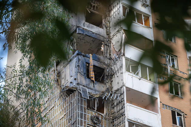 A 24-storey apartment block is damaged by a Russian attack in the Darnytskyi district of Kyiv, Ukraine, September 9, 2026. On Wednesday morning, September 9, a Russian drone hit the 24-storey building on the 12th floor. According to police, five people were injured, including a pregnant woman. (Photo by Danylo Antoniuk Ukrinform) Apartment block hit by Russian drone in Kyiv  Copyright: xDanyloxAntoniukx