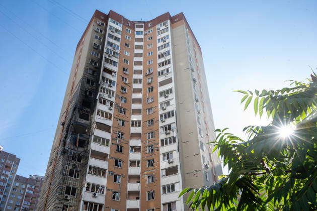 A 24-storey apartment block is damaged by a Russian attack in the Darnytskyi district of Kyiv, Ukraine, September 9, 2026. On Wednesday morning, September 9, a Russian drone hit the 24-storey building on the 12th floor. According to police, five people were injured, including a pregnant woman. (Photo by Danylo Antoniuk Ukrinform) Apartment block hit by Russian drone in Kyiv  Copyright: xDanyloxAntoniukx