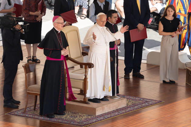 Pope Leo XIV At Weekly General Audience - Vatican City His Holiness Pope Leo XIV attends the weekly general audience at St Peter s Square in Vatican City, Vatican City on September 9, 2026. Photo by Andrea Bracaglia ABACAPRESS.COM Vatican Vatican City Vatican (or Holy See)  Copyright: xBracagliaxAndrea ABACAx