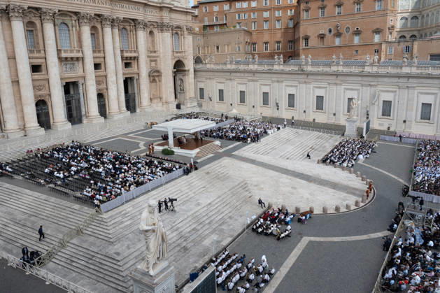 Pope Leo XIV At Weekly General Audience - Vatican City His Holiness Pope Leo XIV attends the weekly general audience at St Peter s Square in Vatican City, Vatican City on September 9, 2026. Photo by Andrea Bracaglia ABACAPRESS.COM Vatican Vatican City Vatican (or Holy See)  Copyright: xBracagliaxAndrea ABACAx