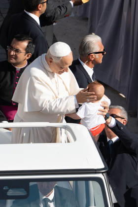 Pope Leo XIV At Weekly General Audience - Vatican City His Holiness Pope Leo XIV attends the weekly general audience at St Peter s Square in Vatican City, Vatican City on September 9, 2026. Photo by Andrea Bracaglia ABACAPRESS.COM Vatican Vatican City Vatican (or Holy See)  Copyright: xBracagliaxAndrea ABACAx