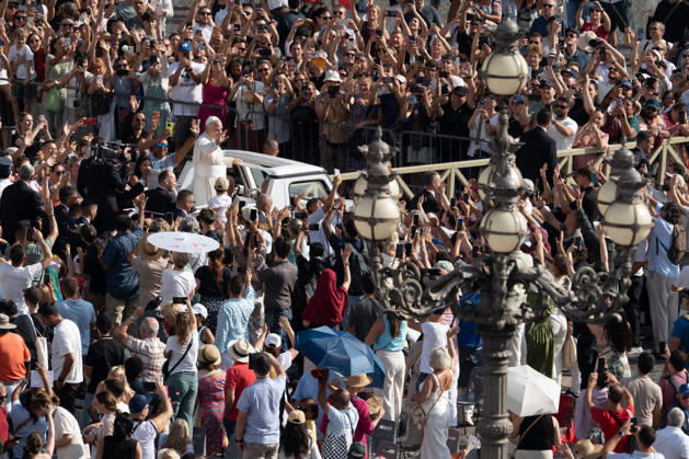Pope Leo XIV At Weekly General Audience - Vatican City His Holiness Pope Leo XIV attends the weekly general audience at St Peter s Square in Vatican City, Vatican City on September 9, 2026. Photo by Andrea Bracaglia ABACAPRESS.COM Vatican Vatican City Vatican (or Holy See)  Copyright: xBracagliaxAndrea ABACAx